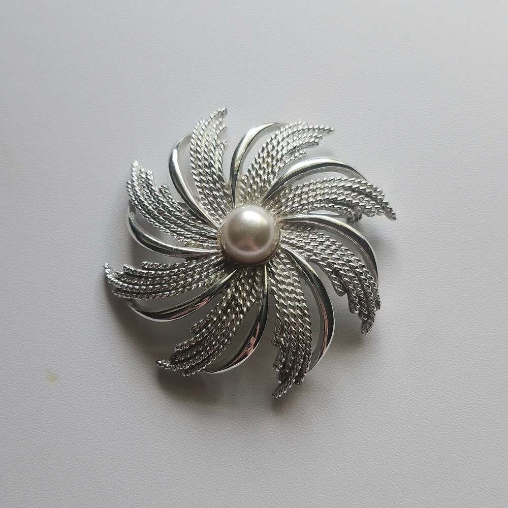 Vintage Sarah Coventry Pinwheel Brooch Silver Tone Faux Pearl Swirl Flower Pin